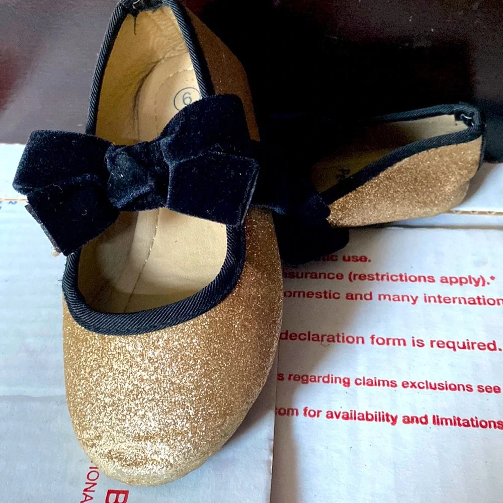 Size 6 little girl Black Bow Glitter Flats - Picture 2 of 2